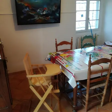 לינה וארוחת בוקר Galerie D'art D'une Ancienne Mairie De 1783 *