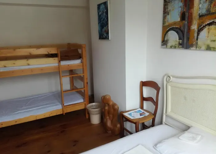 Galerie D'art D'une Ancienne Mairie De 1783 Espelette