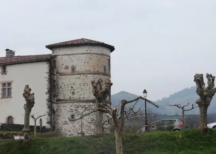 Bed & Breakfast Galerie D'art D'une Ancienne Mairie De 1783 *